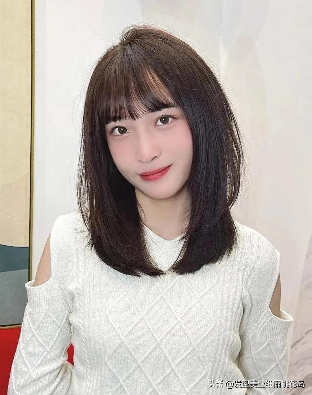 2023中长发型女最新减龄,女发型2023流行发型