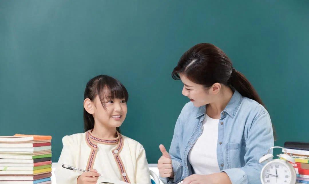 女老师被男生挑衅,女老师遭学生反击