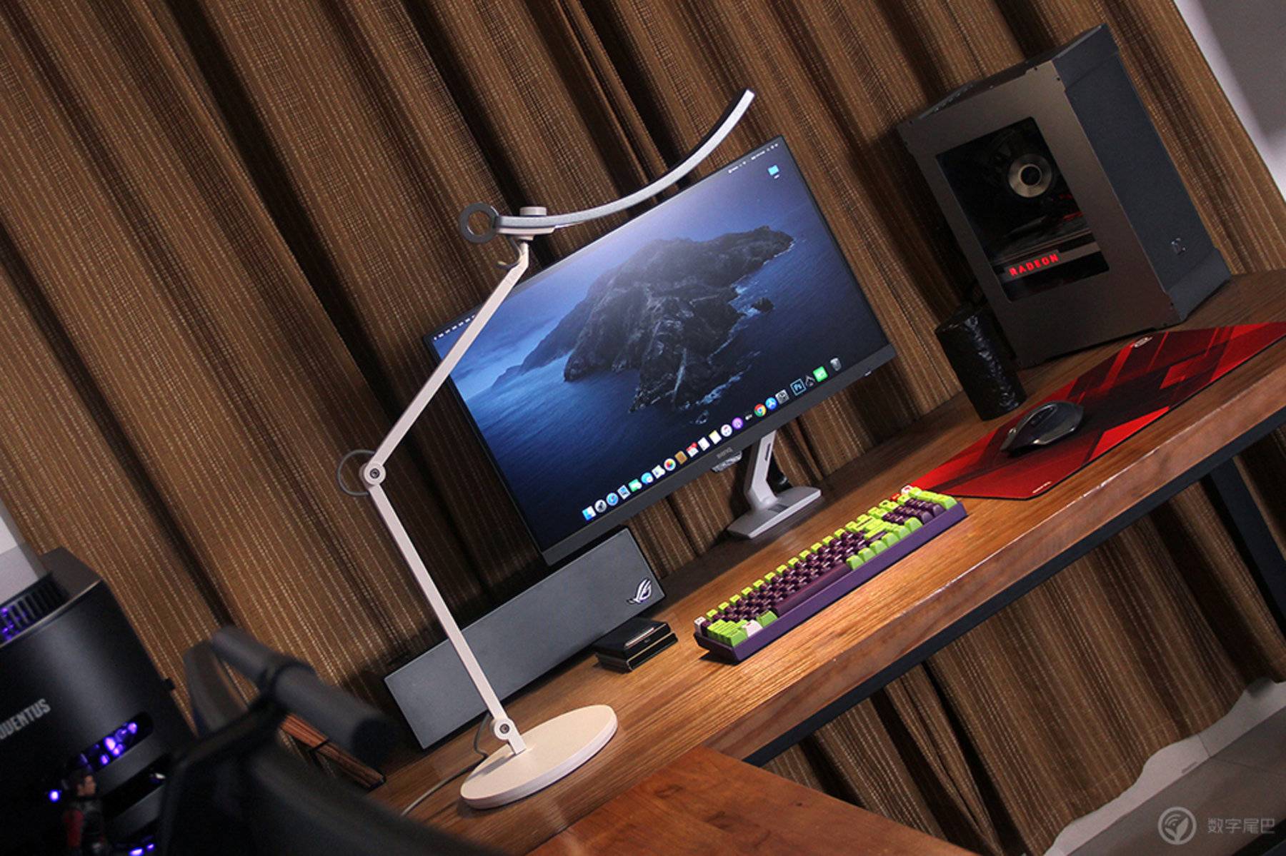 推荐几款高逼格电脑桌面,实用科技感很强的电脑桌面