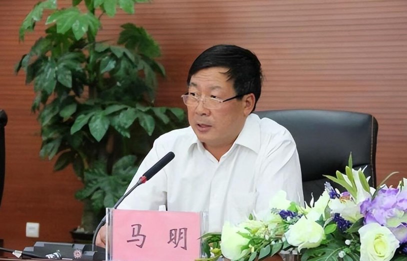 内蒙“警号000001”马明：嫌200万太少拒收，敛财1.57亿被判无期