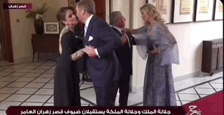 凯特王妃高级造型,凯特王妃穿蓝色格子英伦风