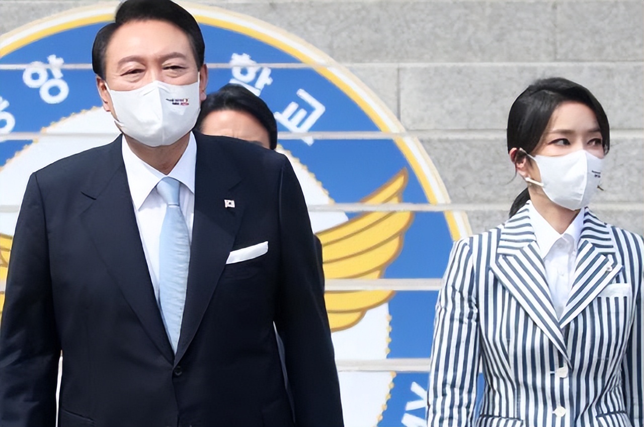 韩国第一夫人戴价值30万项链,韩国第一夫人戴的项链