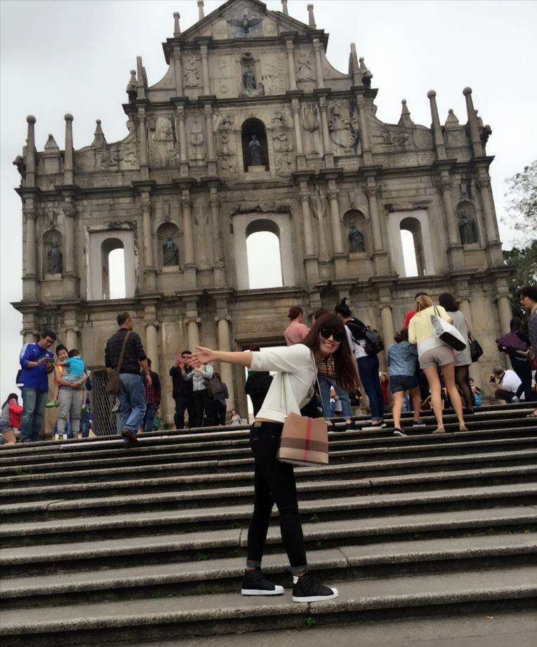 美女安检员婚前意外偏瘫，富二代未婚夫果断离开，靠代购买6套房