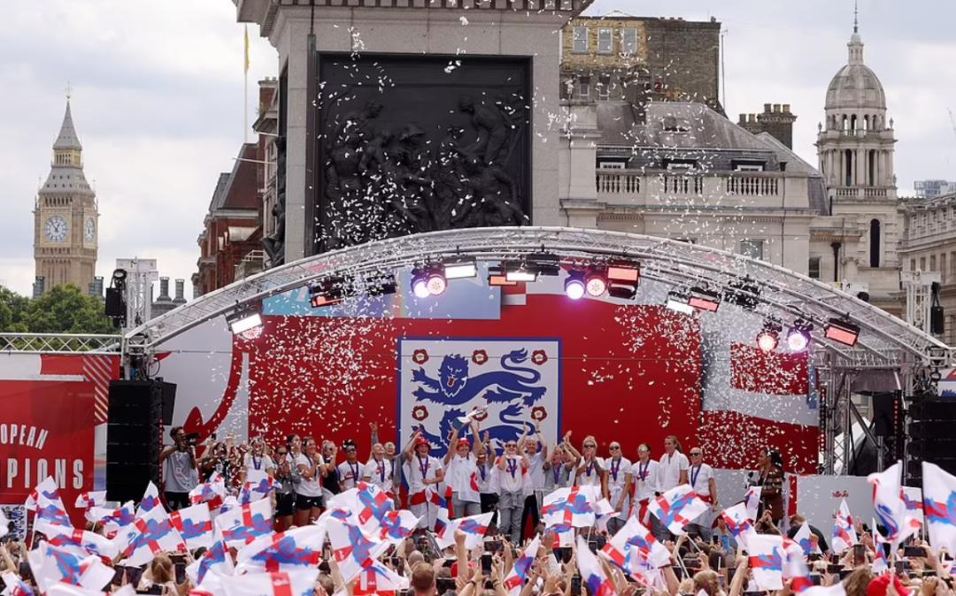 英格兰女足赢了丹麦吗,英格兰女足比赛铲球