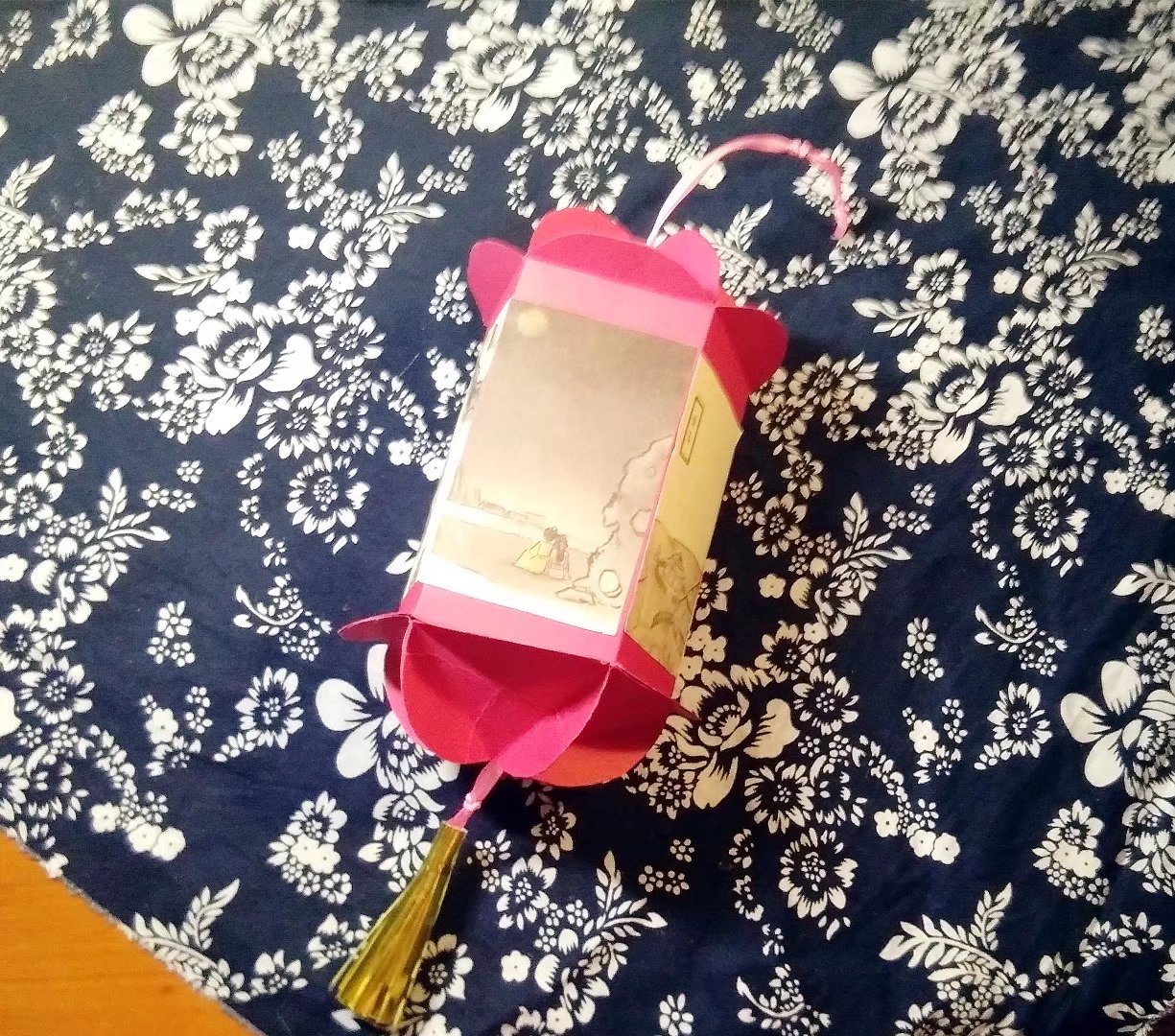 如何做古风灯笼春节必备,教你用红纸做简单漂亮的古风灯笼