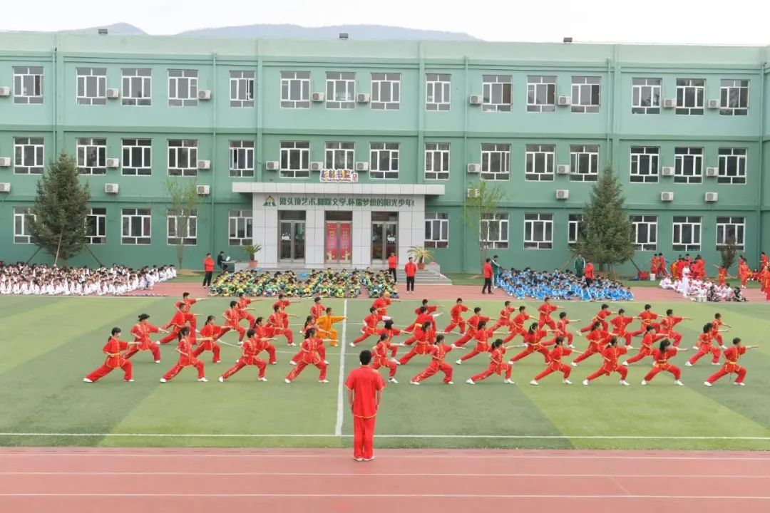 两千学生霸气登场的中杉金杉树体育节！泰酷辣！