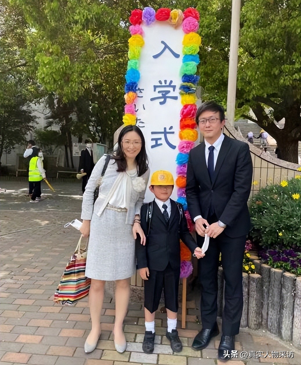 我19岁到日本，裸婚娶日本媳妇，在外面男浴室遇到女人，吓一激灵