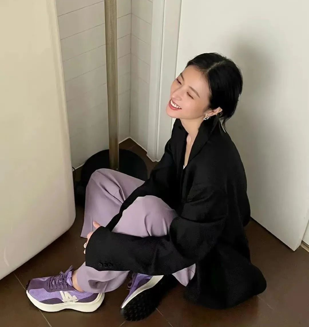 紫色穿了显老气吗,紫色怎么穿有小众感