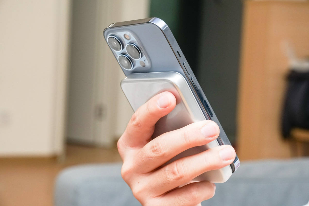 iphone14promax磁吸无线充电宝,iphone14promax带线无线磁吸充电宝