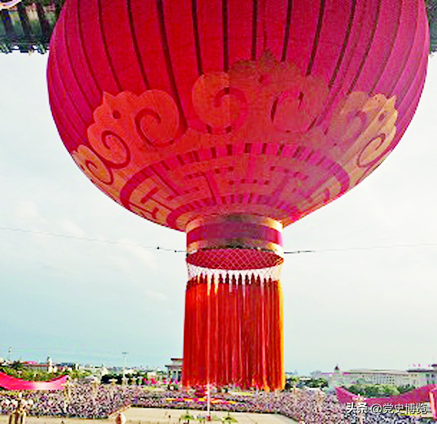 开国大典的大红灯笼在哪里,大红灯笼挂起来火红的中国结