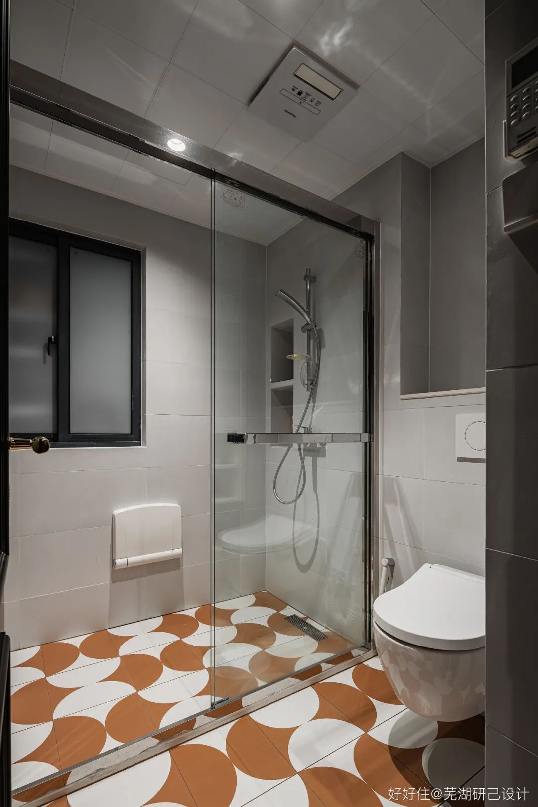 入户门正对次卧户型,长条户型进门对着次卧