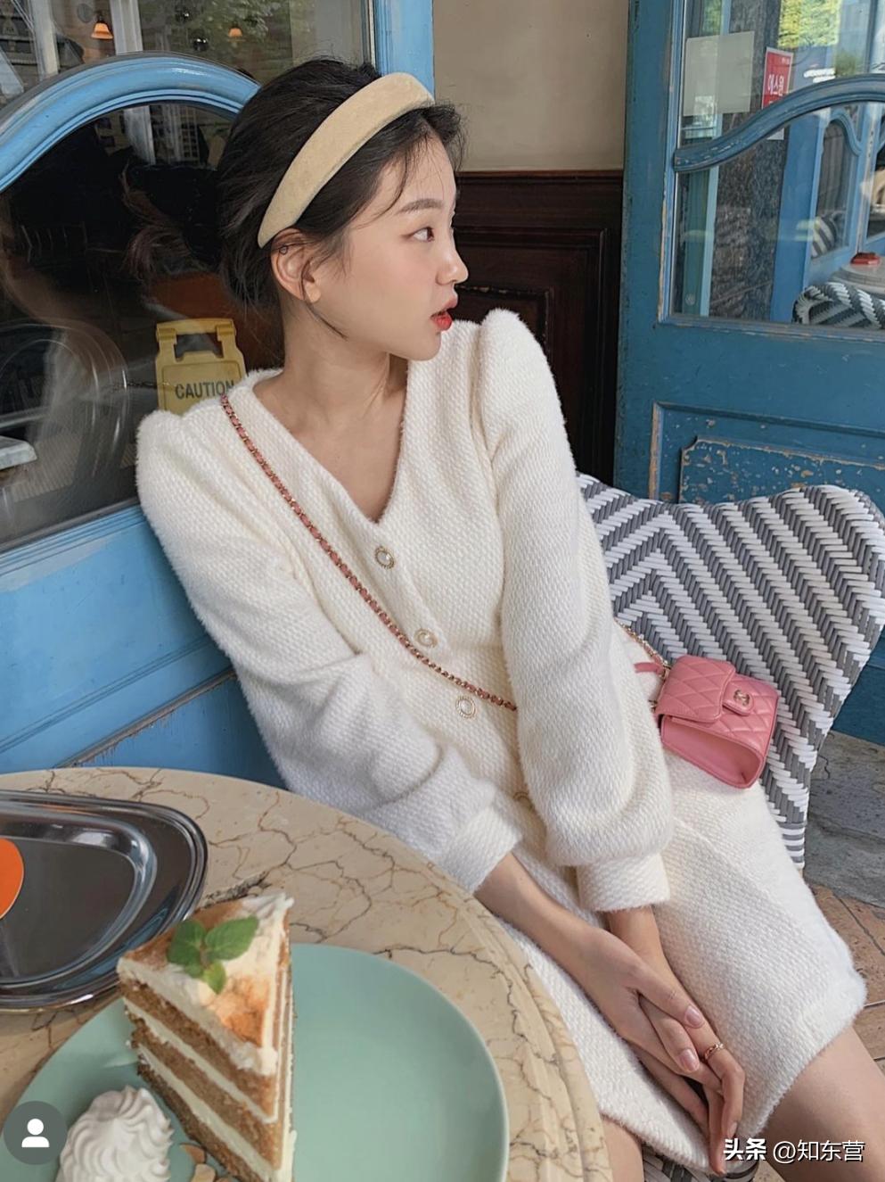 冬天披发好看又显脸小的发型,冬季干净利落减龄的发型