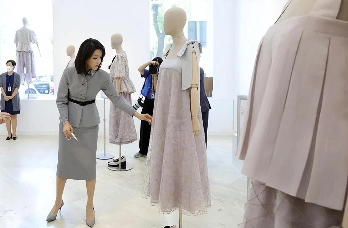 韩国第一夫人同框,韩国第一夫人的脸让人羡慕