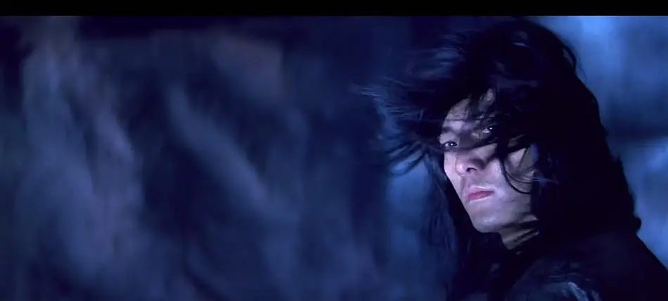 女配露大腿，反派成X战警，同样《华英雄》，胡兵比郑伊健差远了