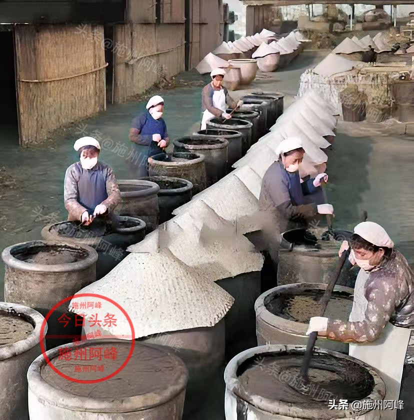 农民推独轮车买肥料,农村80年代农具照片真实照片