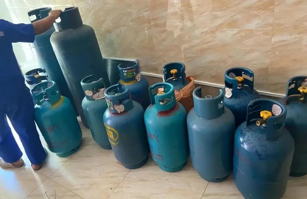 银川煤气罐爆炸事件老板,银川烧烤店煤气罐爆炸原视频