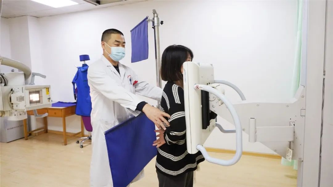 致敬公司的摄影师,美女致敬摄影师视频