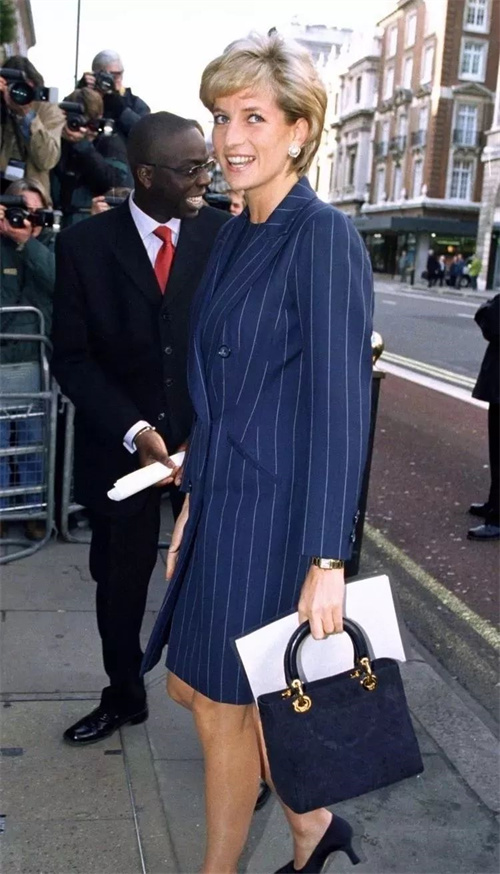 流行的大包包是什么样的,夏季实用大包包有哪些款式