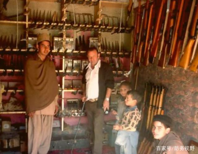 比美国还大的枪支市场，一把AK只卖几十块，退货直接当垃圾处理