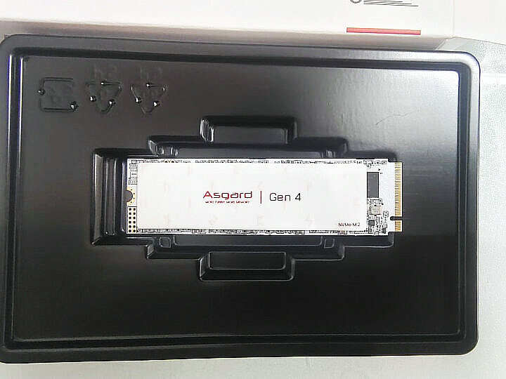 国产长存颗粒太强了！写了20多T才掉1%寿命，3600TBW原来不是吹牛