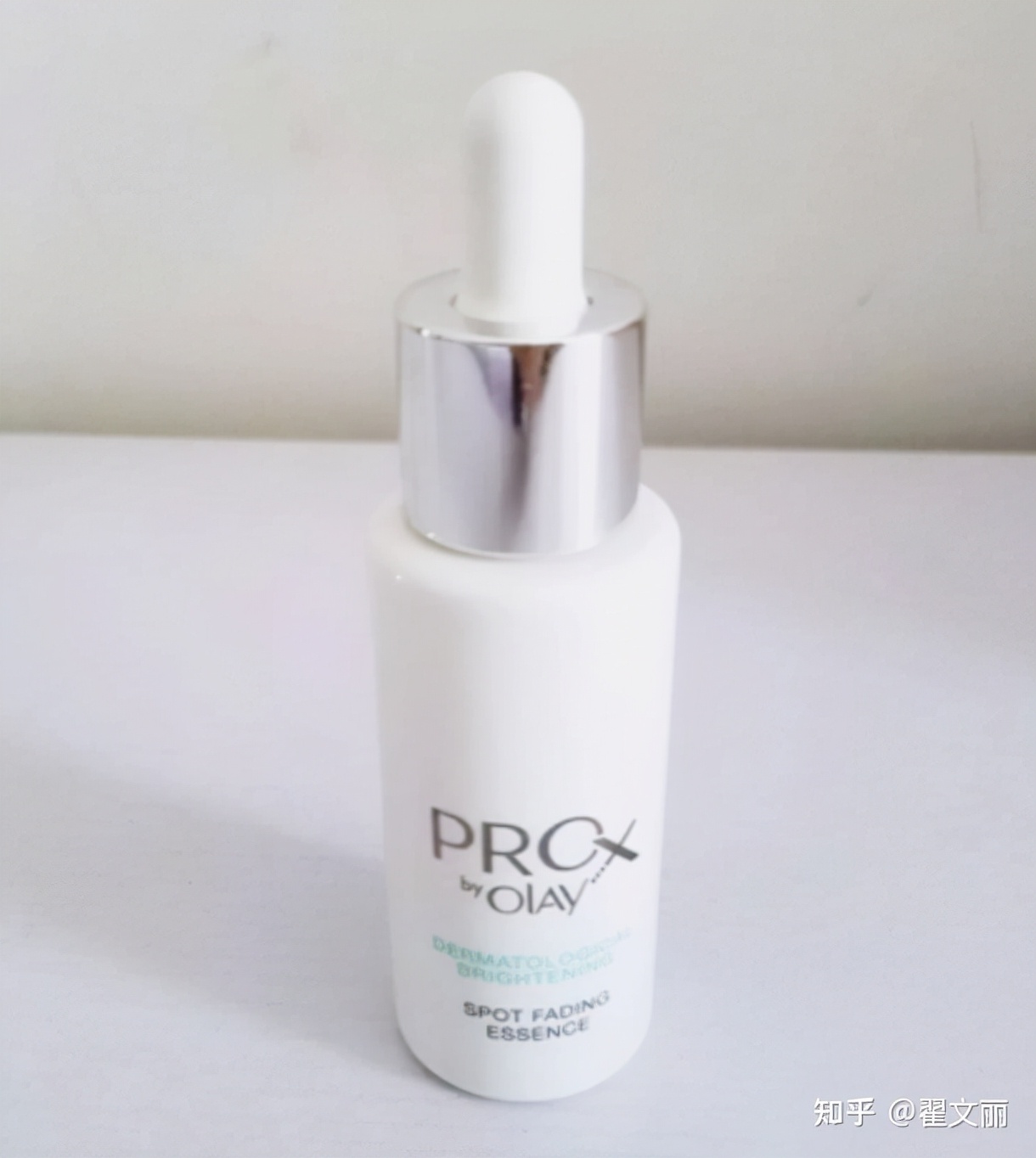 小编给大家推荐几款有效祛斑精华,公认最好最实惠美白祛斑精华