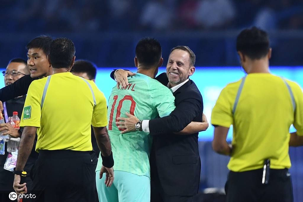 鐤媯杩涙敾瓒崇悆,鐤媯杩涙敾姣旇禌瑙嗛