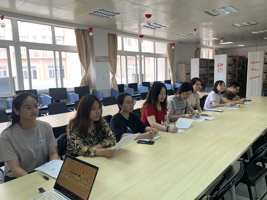 学习英语新课标，把握教学新方向---英语组学习2022版英语新课标