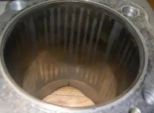 发动机轻微拉缸有什么补救办法,发动机拉缸怎么处理更好