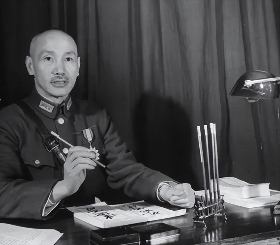 1934年国军少将救下近10万红军，建国后毛主席叮嘱：一定要找到他