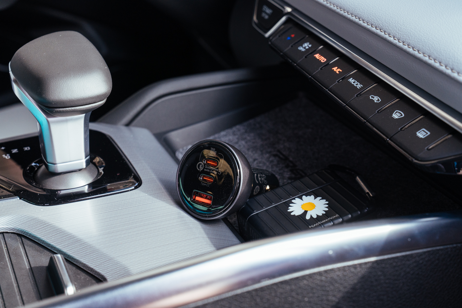 国庆出游带些什么东西,国庆出游必带什么东西