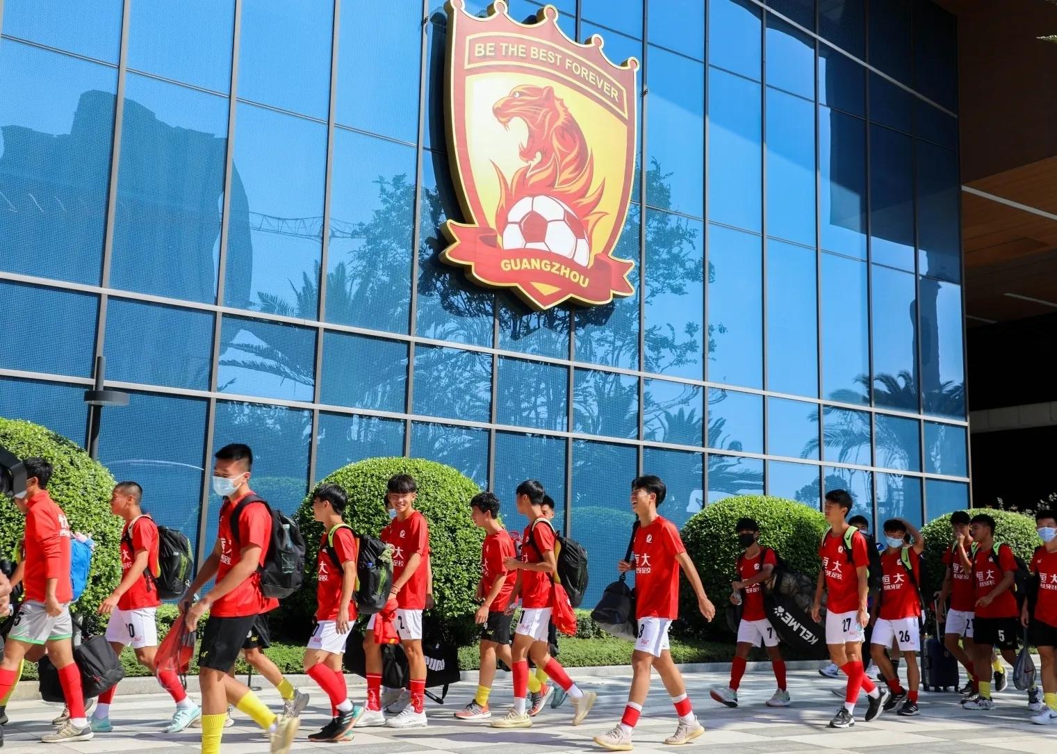 恒大足球为许家印带来什么,恒大对广州的贡献