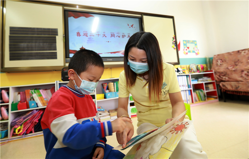 “喜迎二十大同心护未来”暨欢庆2022年“六一”国际儿童节（三）绘画、手抄报、诗歌集“花式”过六一