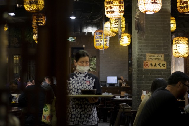 海南美发女被骗五十块钱,年轻人理发店月入2万