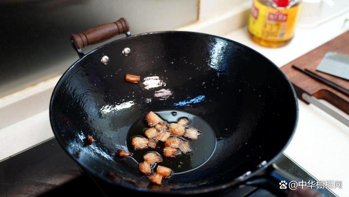 为什么人们都要用铁锅,是生铁锅好还是熟铁锅好用