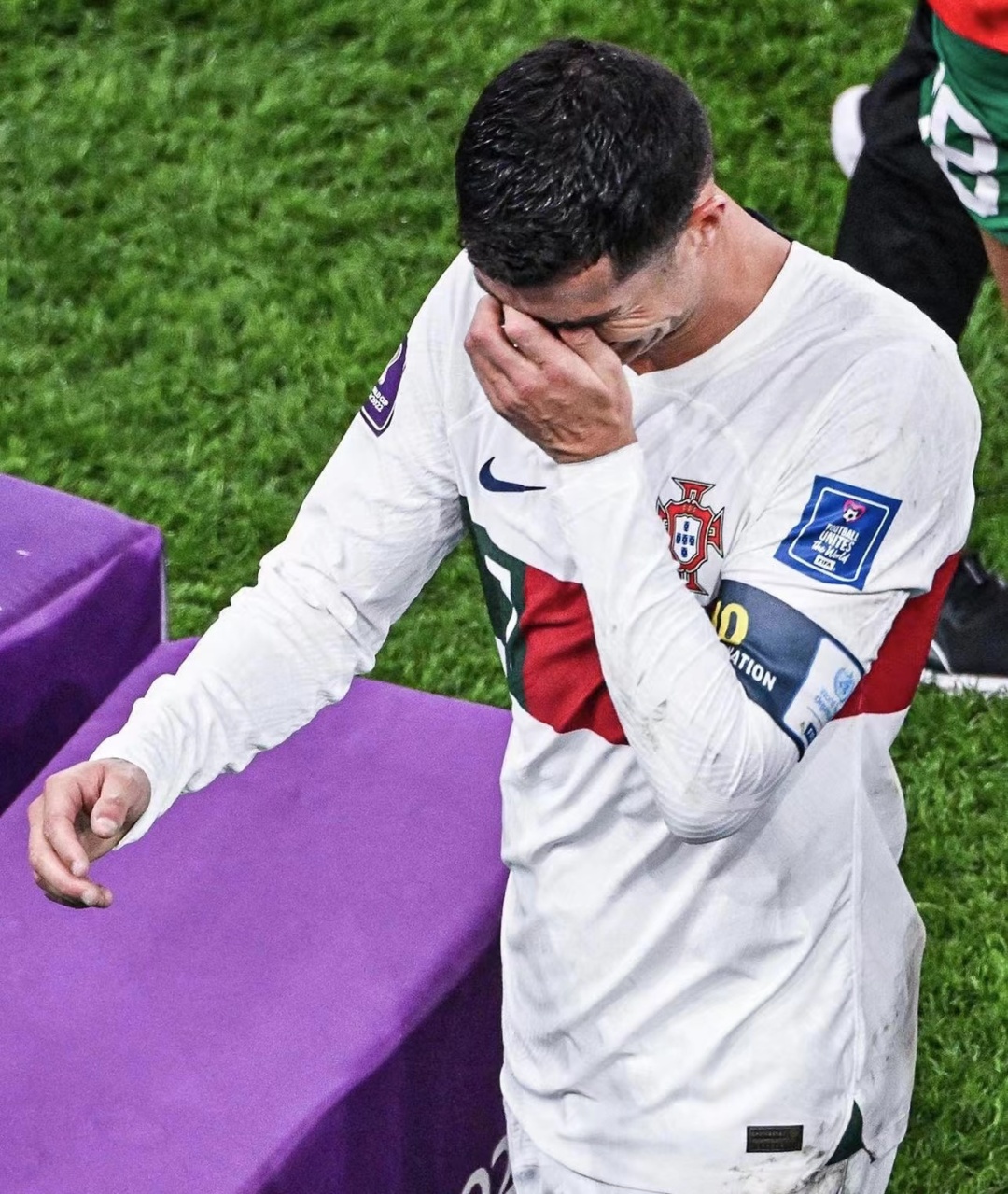 c罗哭泣离场完整视频音乐,c罗哭泣离场原版