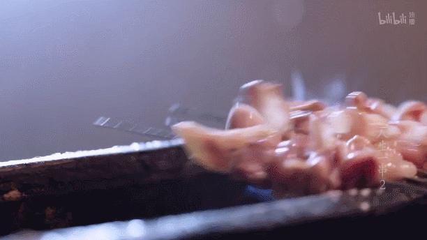 吃烧烤人生百味自己体会,烧烤带来的人间烟火气