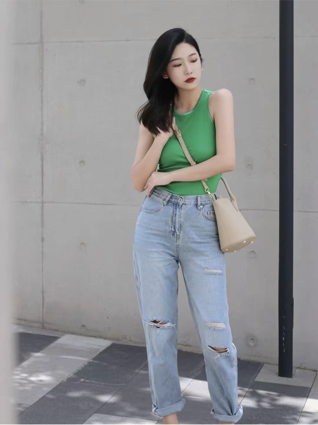 夏天穿什么衣服比较凉快,夏天穿什么衣服比较透气比较不会产生静电