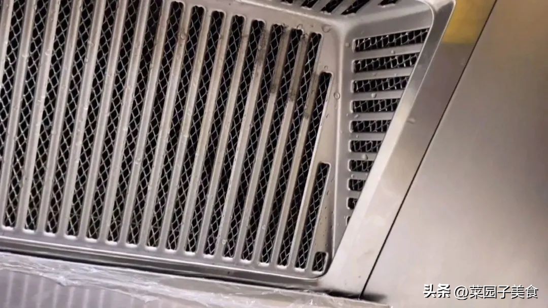 专业师傅清洗油烟机,师傅上门清洗油烟机不用机器吗