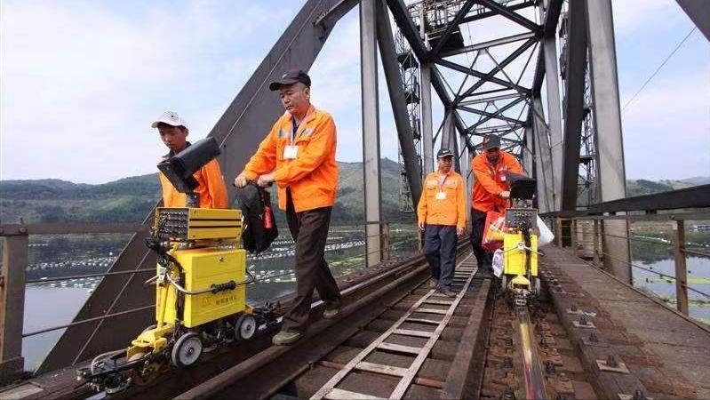 初中物理归纳总结精析,初中物理点拨重难点手册教材全解