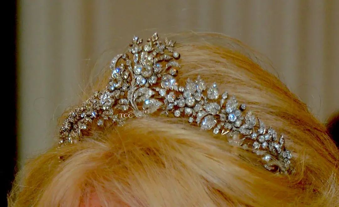 英国王后卡米拉年轻时身材好吗,卡米拉黛妃的珠宝