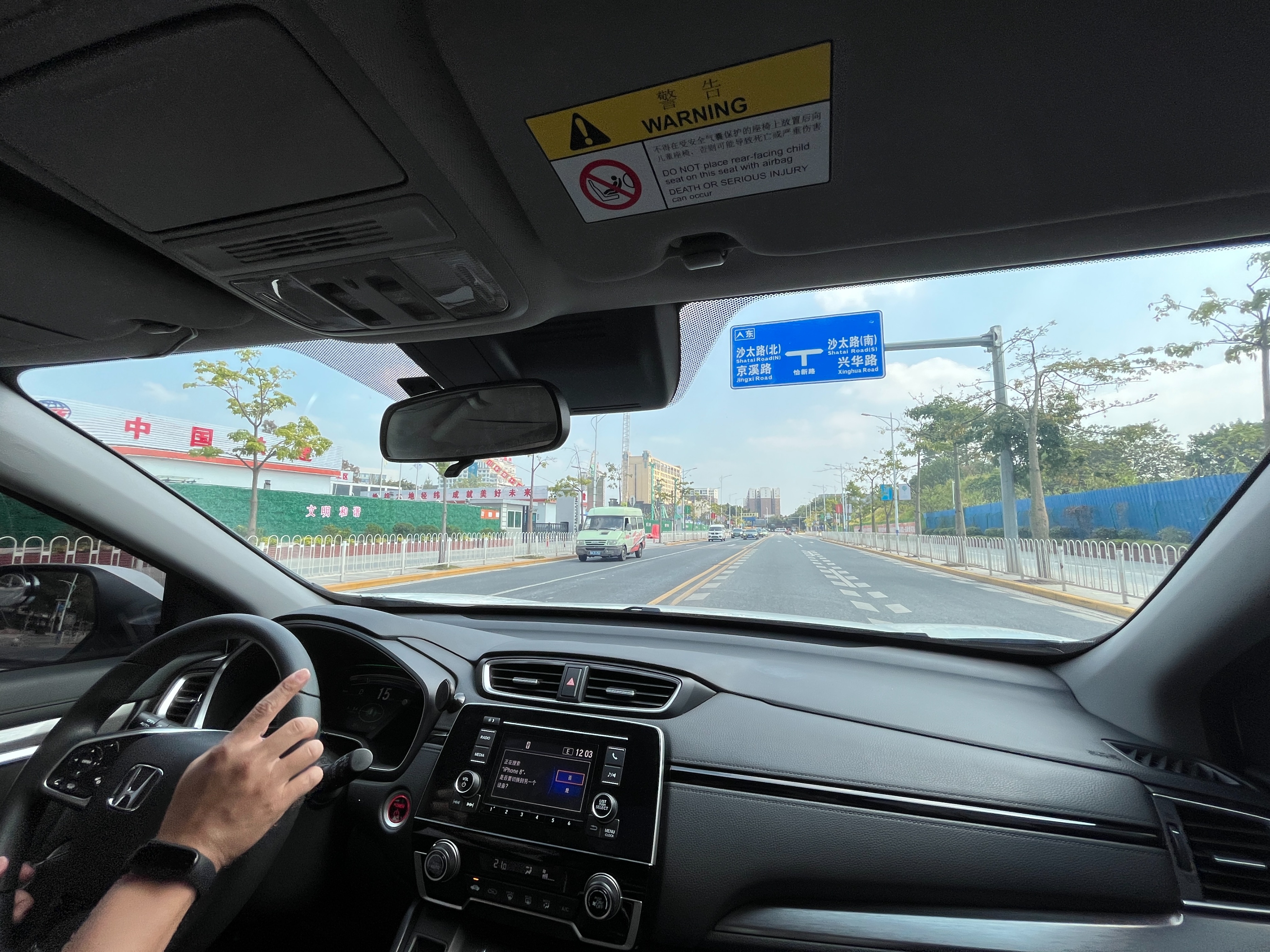 前挡风玻璃要不要贴膜撕了重贴,前挡风玻璃要不要贴膜防止石子