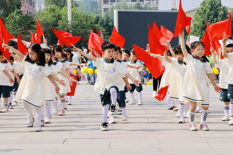 幼儿园小手拉大手运动会,大手拉小手幼儿园亲子活动
