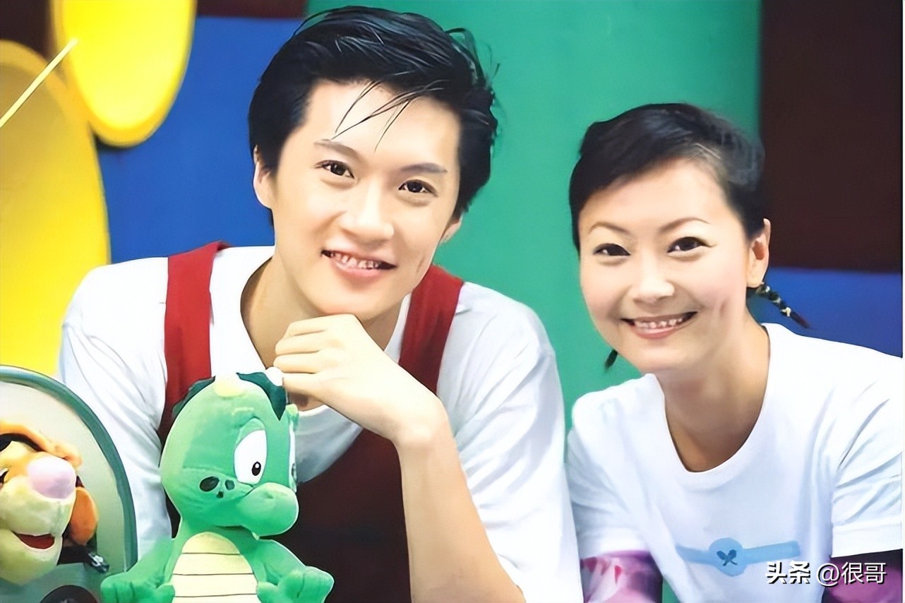 胡同赵露思侯明昊合照,胡同赵露思侯明昊路透