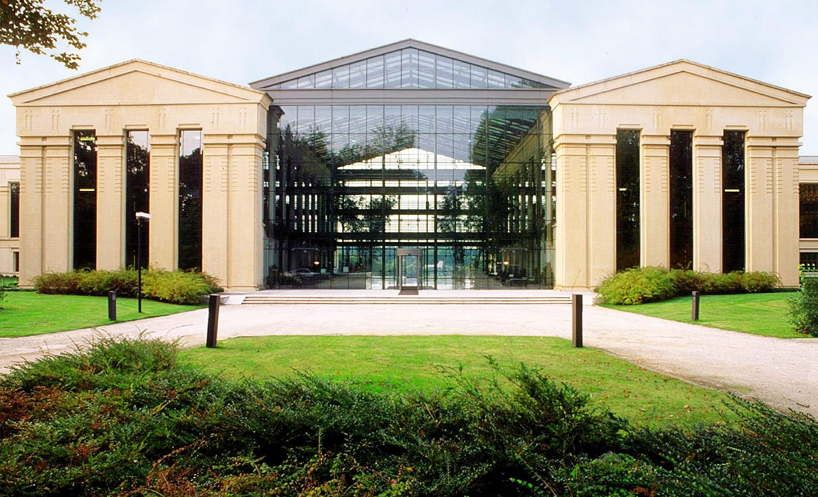 扔向俄罗斯的“金融*弹核**”SWIFT，它的总部是座怎样的建筑？