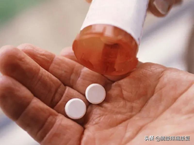 颈椎病引起肩胛骨疼痛怎么缓解,右肩胛骨下方疼痛如何运动缓解