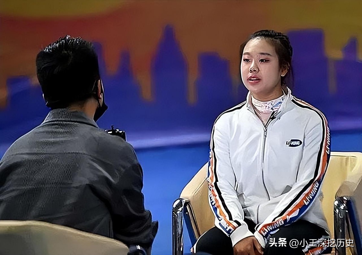 2020年高考长沙女生一字马,2020高考第一个出来的女孩一字马