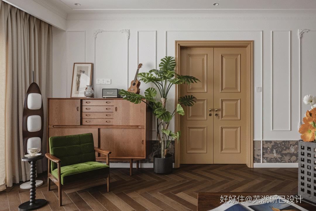 入户门正对次卧户型,长条户型进门对着次卧