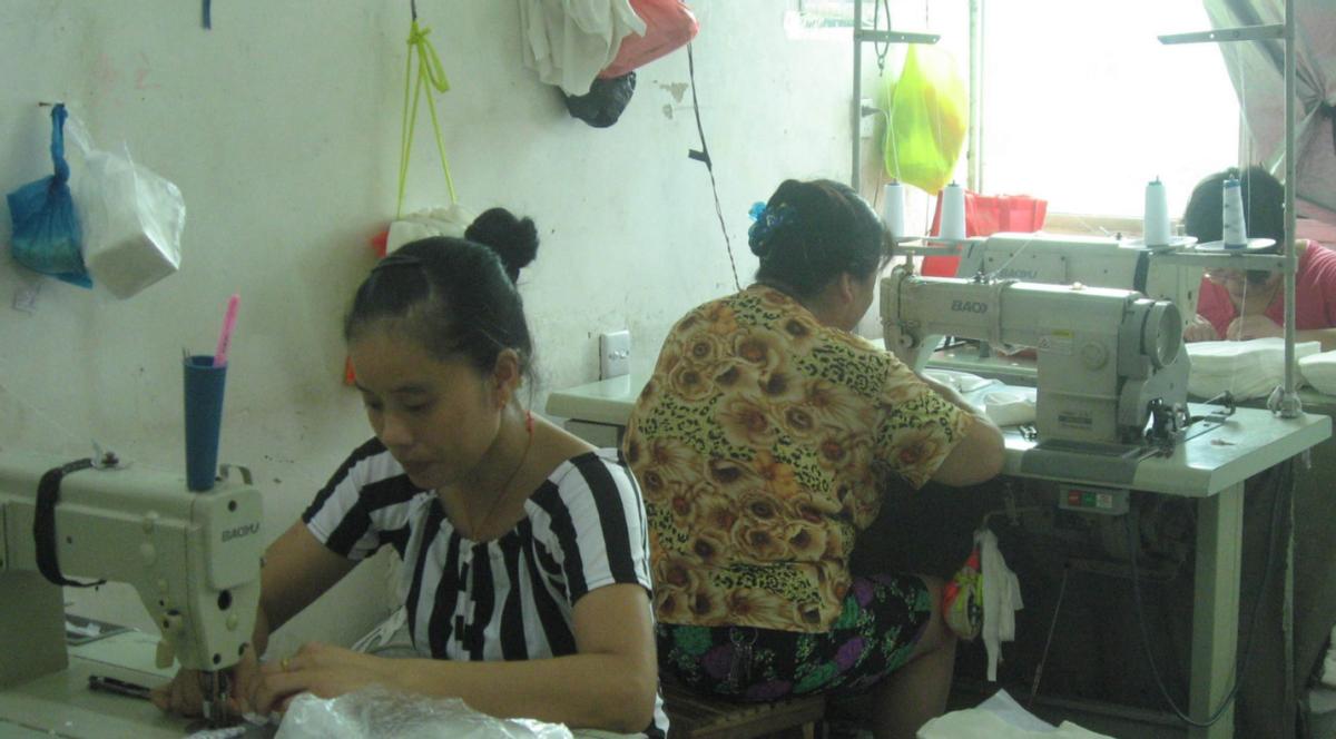 中国旧衣服被非洲人哄抢，一天卖掉20万！女式内衣最受当地人欢迎