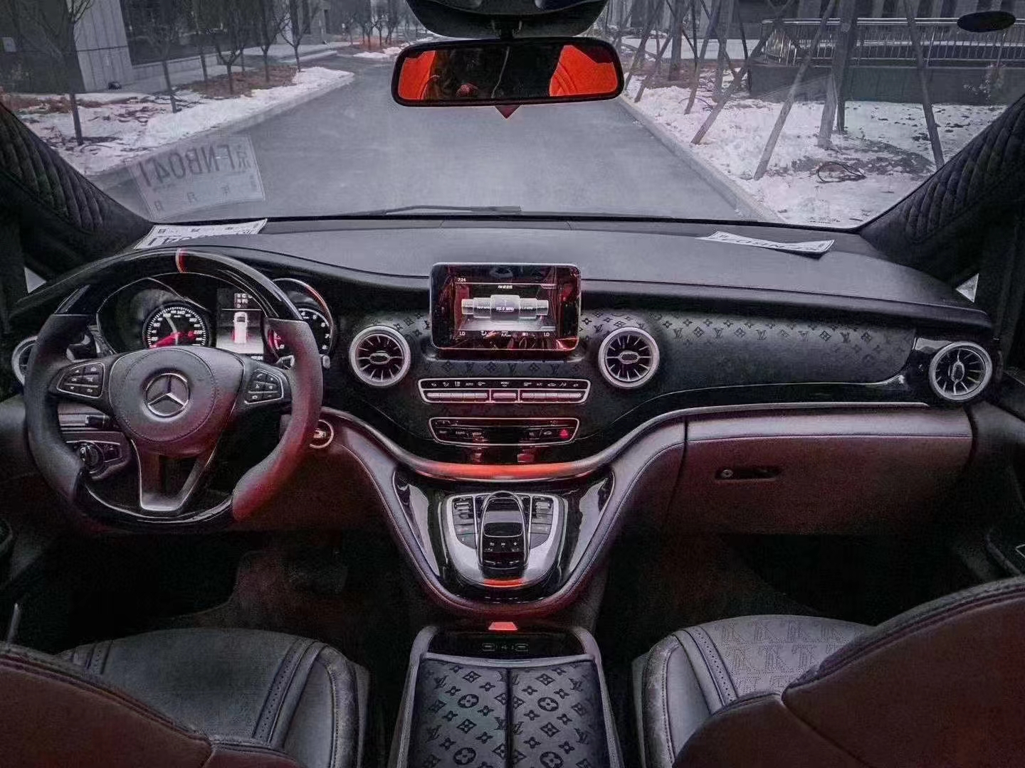 lv和奔驰合作的车,lv高端商务车