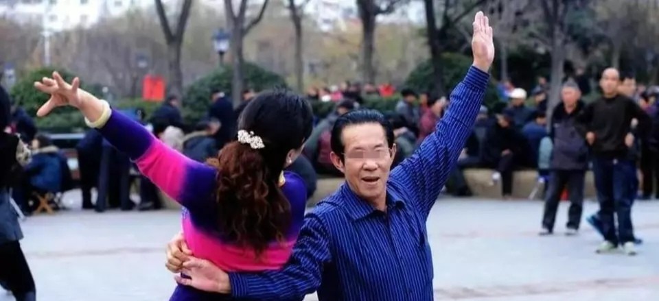 江苏51岁大姐被人下药，歹徒接连灌她*情催**药后，一发不可收拾